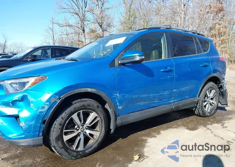 2017 Toyota Rav4 Xle z USA, uszkodzony, nr VIN JTMRFREV6HD210136
